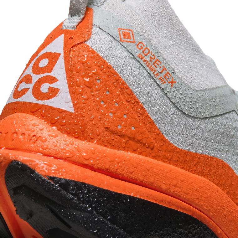 Мъжки маратонки ACG ZEGAMA TRAIL GTX в сиво и оранжево, изглед към горната част при петата