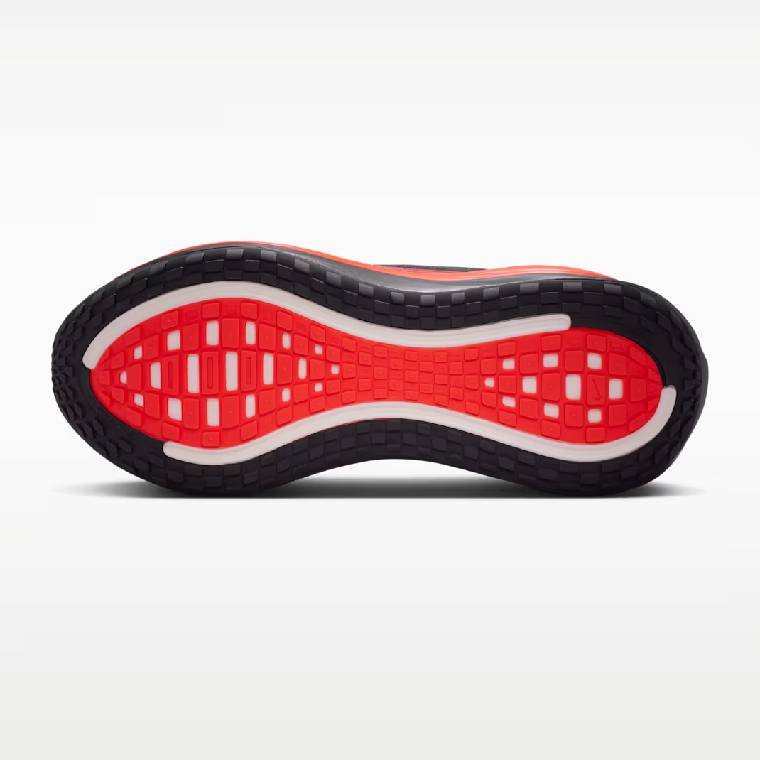 Мъжки маратонки Nike Vomero Plus в черно с червени акценти, изглед към  подметката