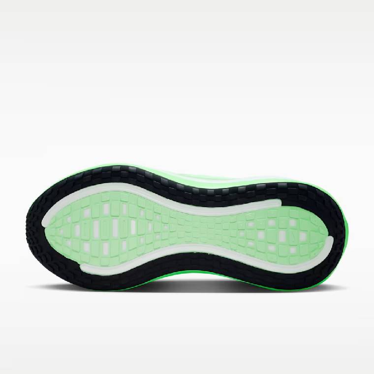 Дамски маратонки Nike Vomero Plus в светлозелено, изглед към  подметката
