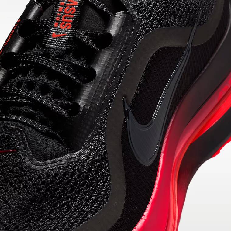 Мъжки маратонки Nike Pegasus Premium в черно и червено с дебела омекотяваща подметка, детайлен изглед към горната част