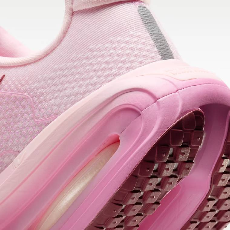 Дамски маратонки Nike Vomero Premium в розово, изглед към междинната подметка